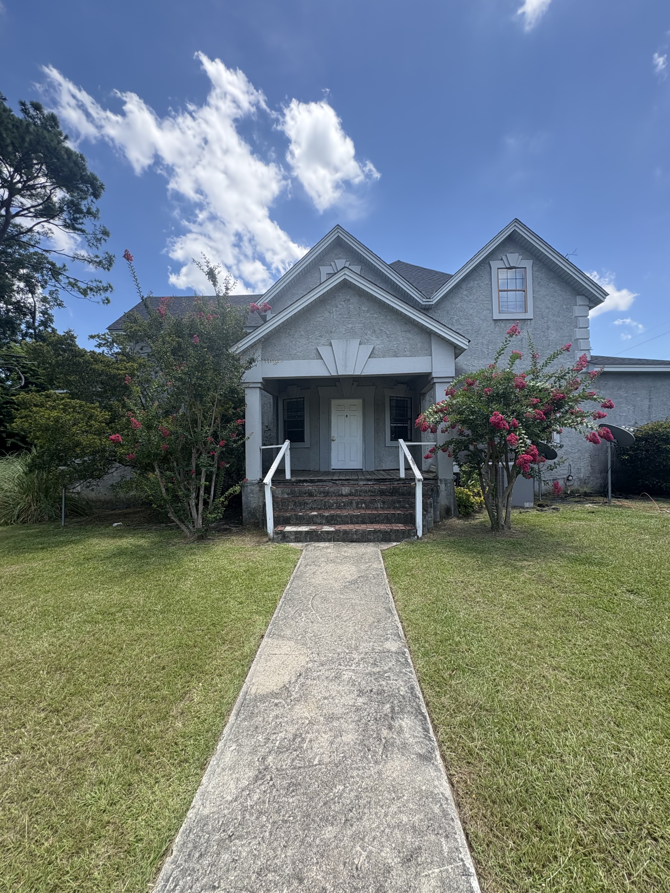 116-B 100 E. 6th St